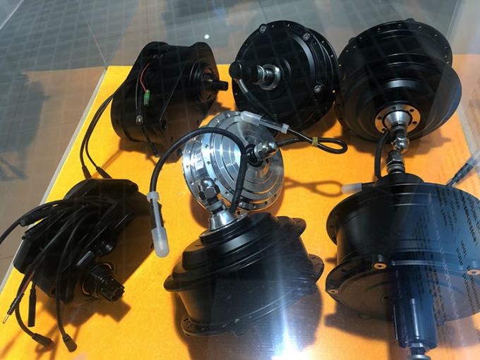 Eバイク李イオン電池のパック36v 8.8ah 24v 9000mah Eのバイクの付属品セット 10